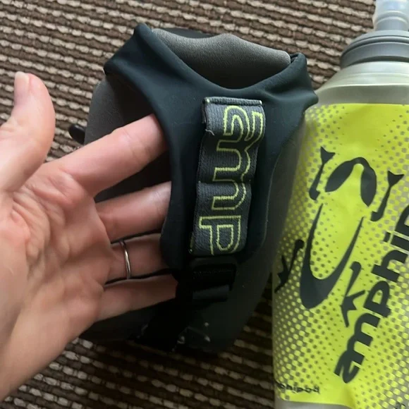 Amphipod Hydrapack Ultraflask 20oz - Picture 2 of 6